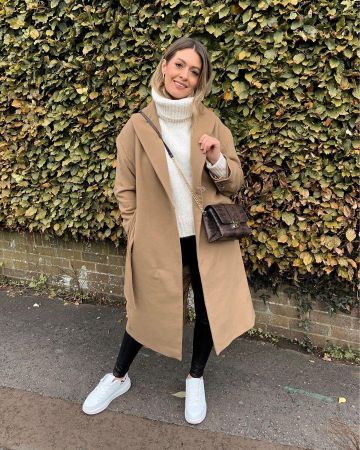 Wool Blend Sweater of Charlotte Rose on the Instagram account @modelmouth