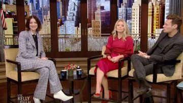 Ulla johnson Dax Pullover usado por Kelly Ripa en VIVO con Kelly y Ryan 21 de febrero de 2020