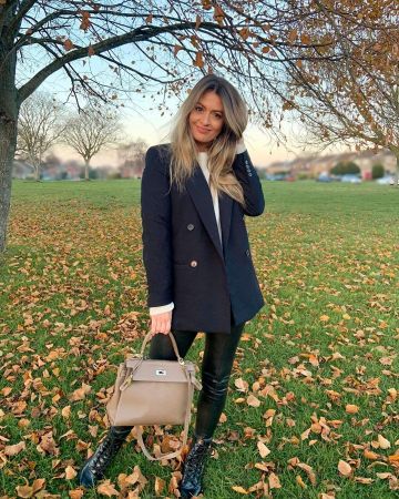 Dou­ble Breast­ed Blaz­er of Charlotte Rose on the Instagram account @modelmouth
