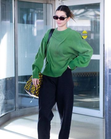 Velours Canyon Lunettes de soleil portées par Kendall Jenner l'Aéroport JFK 24 février 2020