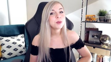 Top negro tiene escote cuadrado de PIXIA en ¿CÓMO CONOCÍ A LOS SIMS? #CONCOURS