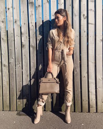 Mango Jump­suit of Charlotte Rose on the Instagram account @modelmouth