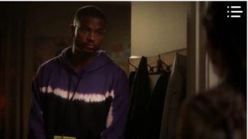 Violet de Colorant de Cravate, le Pull à Capuche porté par Aaron Jackson (Trevor Jackson) dans cultivé-ish Saison 3 Épisode 6