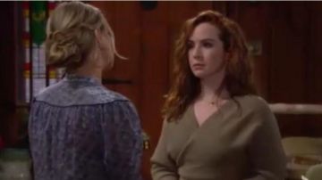 Lulus Modène Vert Sauge Manches Dolman Bodycon porté par Mariah Copeland (Camryn Grimes) comme on le voit sur les Jeunes et Les Agités du 24 février 2020