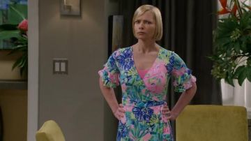 Flo­ral Wrap Maxi Dress worn by Jill (Jaime Pressly) in Mom Season 7 Episode 16