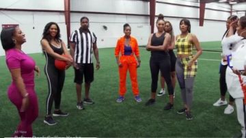 Recadrée débardeur porté par Porsha Williams dans The Real Housewives of Atlanta la Saison 12 Épisode 15