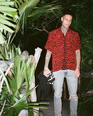 Los vaqueros grises con agujeros que lució Gregory van der Wiel en la cuenta de Instagram de @gregoryvanderwiel