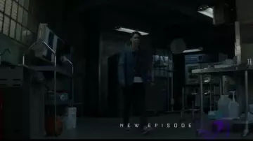 Vans Black and White Sneak­ers worn by Kate Kane (Ruby Rose) in Batwoman Season 1 Episode 13