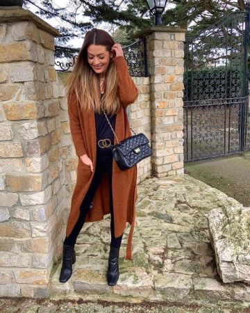 Mango Long Cardi­gan of Charlotte Rose on the Instagram account @modelmouth