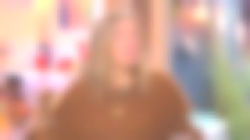 Le pull col rond en maille chinée marron de Agathe Lecaron dans La maison des maternelles le 24.02.2020