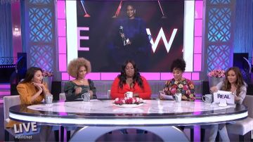 Alice + olivia Mi­na Flo­ral Godet Dress worn by Tamera Mowry on The Real February 24, 2020