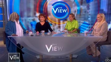 Elie Tahari An­na Crepe Flare Pants worn by Meghan McCain on The View February 24, 2020