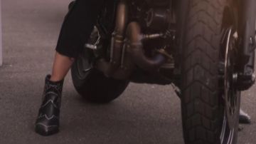 Ankle boots Cowboy with studs of Gabrielle (Anne Parillaud) in H24 (S01E02)