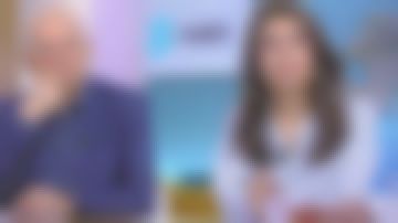 The striped shirt white and blue Émilie Tran Nguyen in C the autotrader the 22.02.2020