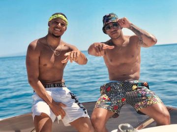 Boxeador negro de Calvin Klein usado por un amigo de Corentin Tolisso en su cuenta de Instagram @corentintolisso