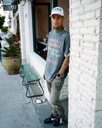 Los jeans grises que lleva Gregory van der Wiel en la cuenta de Instagram de @gregoryvanderwiel