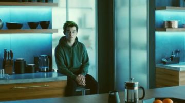La sudadera con capucha usada por Ryan Potter (Gar Logan) en la serie Titans (Temporada 2)