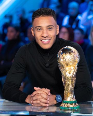 Turtleneck black worn by Corentin Tolisso on his account Instagram @corentintolisso