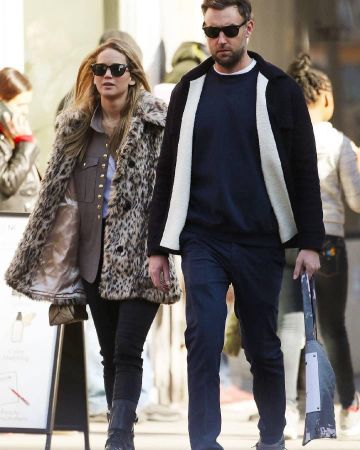 J Brand Natasha Jeans en Vane usado por Jennifer Lawrence Ciudad de Nueva York 25 de febrero de 2020