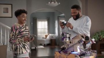 Bleu Sweat-shirt porté par Andre "Dre' Johnson (Anthony Anderson), en black-ish Saison 6 Épisode 17
