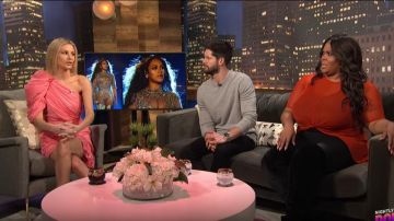 Rachel pally Mara Robe Azulon d'Argent, de Maternité porté par Morgan Stewart sur E! News Du 25 Février 2020