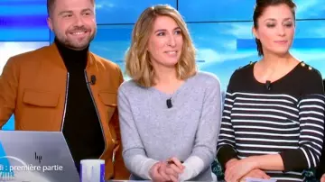 Le pull col bateau en cachemire perle, manches longues bicolores de Caroline Delage dans William à midi le 26.02.2020