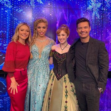 Cinturón delgado de Prada usado por Kelly Ripa en vivo con Kelly & Ryan 21 de febrero de 2020