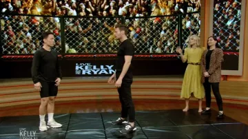 Gucci Cinturón ajustable de cuero Dragonfly usado por Kelly Ripa en VIVO con Kelly y Ryan 25 de febrero de 2020