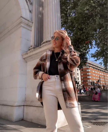 Chemise à la Veste de Katie Peake sur l'Instagram account @thesilvermermaidxo