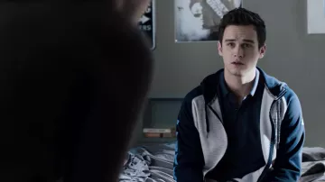 La veste Adidas zippée de Justin Foley (Bran­don Flynn) dans 13 Reasons Why (S03E13)