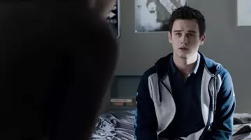 La veste Adidas zippée de Justin Foley (Bran­don Flynn) dans 13 Reasons Why (S03E13)