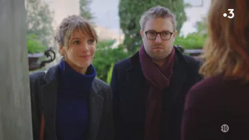 Le pull bleu col roulé de Estelle Cantorel (Élodie Varlet) dans Plus belle la vie