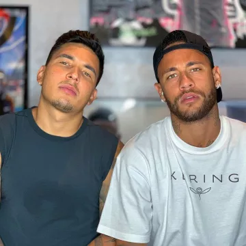La camiseta de Kering que lució Neymar en la cuenta de Instagram de @neymarjr