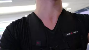MSI Gaming Backpack utilizada por Tal Fishman en el video de YouTube ¡SORPRENDIENDO A MI NOVIA CON SUS VACACIONES DE ENSUEÑO! ($10,000+)