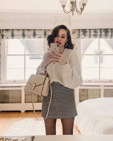 Cropped Cardi­gan of Gabie on the Instagram account @gabriellebassett