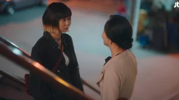 Black Stone Wash­ing Den­im Shack­et worn by Jo Yi Seo (Kim Da-mi) in Itaewon Class Episode 3