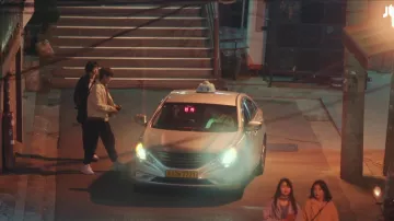 White Sneakers worn by Jo Yi Seo (Kim Da-mi) in Itaewon Class Episode 3