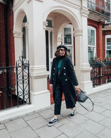 Vans Sneak­ers Black of Gabie on the Instagram account @gabriellebassett