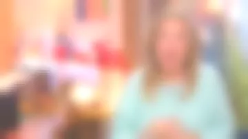 Le pull vert de Agathe Lecaron dans La maison des maternelles