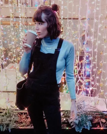 Black Dungaree de Gabie en la cuenta de Instagram @gabriellebassett
