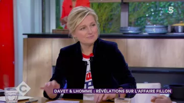 Camiseta de Anne-Élisabeth Lemoine en Cà vous el 17.01.2020