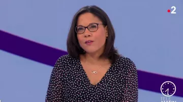 The short dress printed Clarisse Karine Baste-Regis in Télématin the 27.02.2020