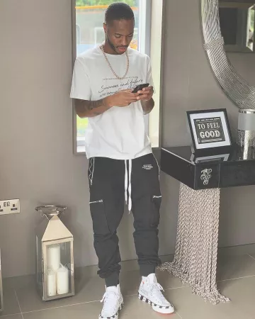 El par de Converse x Off-White de Raheem Sterling en la cuenta de Instagram de @sterling7