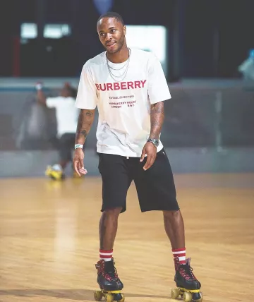 Le t-shirt blanc Burberry porté par Raheem Sterling sur le compte Instagram de @sterling7