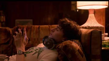 Casio montre numérique porté par Stanley salon de coiffure (Wyatt Oleff) comme vu dans je ne Suis Pas d'Accord avec Cela (S01E01)