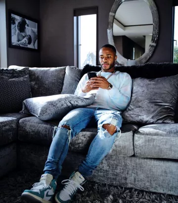 Le sweat blanc de Raheem Sterling sur le compte Instagram de @sterling7
