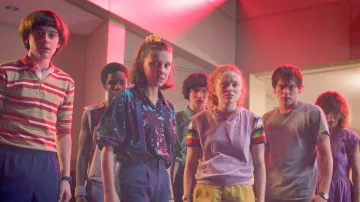 La sudadera morada que lleva Max Mayfield (Sadie Sink) en Stranger Things (Temporada 3)