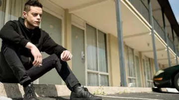por Elliot Alderson (Rami Malek) en Mr. Robot (S01E02)