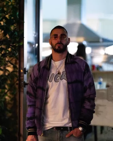 El jersey (o camiseta) Dior x Kaws que lleva Karim Benzema en la cuenta de Instagram de @karimbenzema