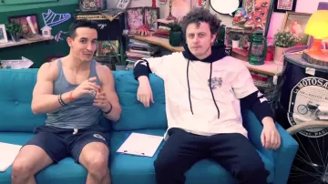 T-shirt hoodie de Norman Thavaud dans BATTLE DE DESSIN ! (ft. NORMAN)